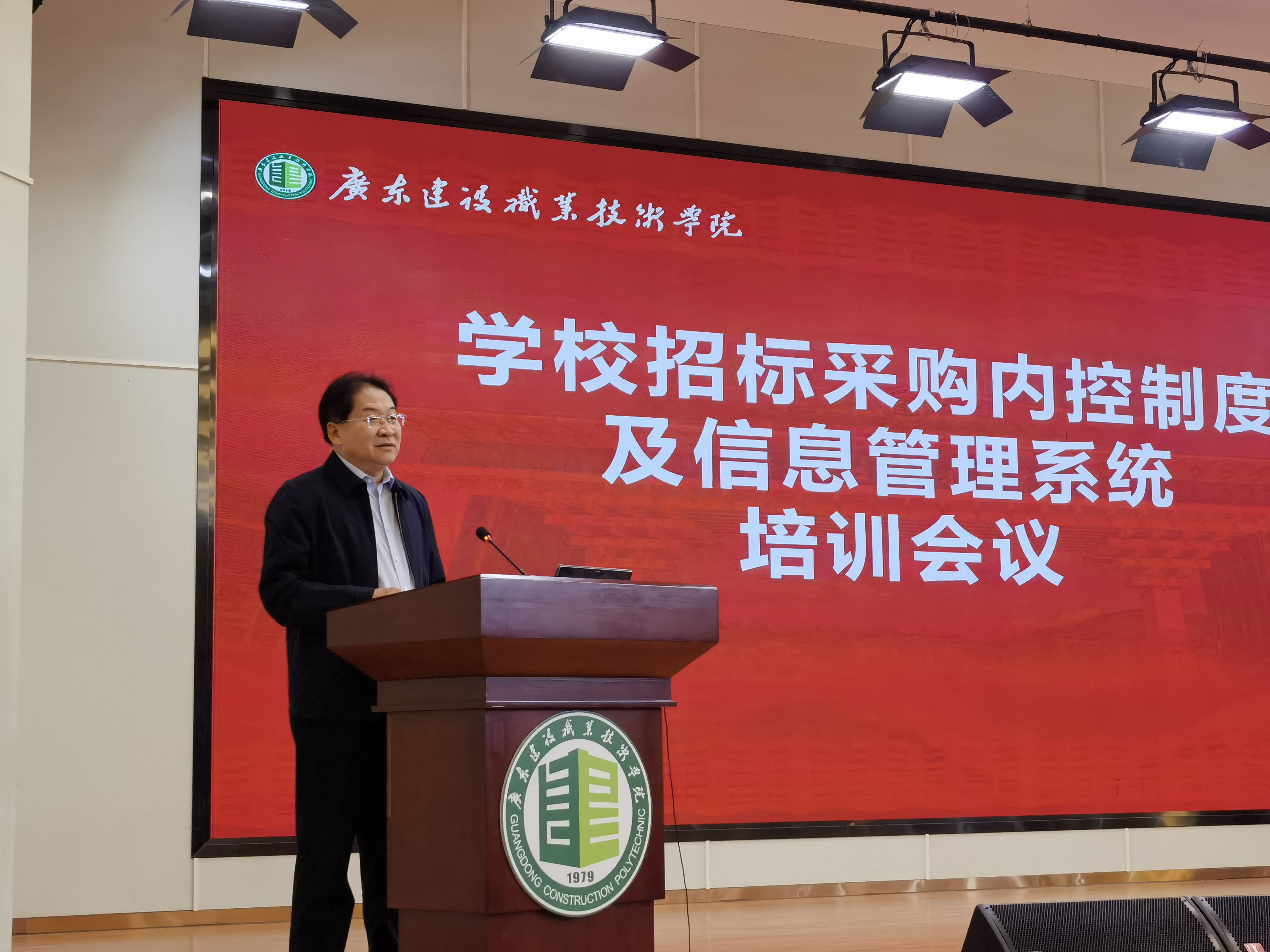 1学校党委委员,副校长陈跃军讲话.jpg
