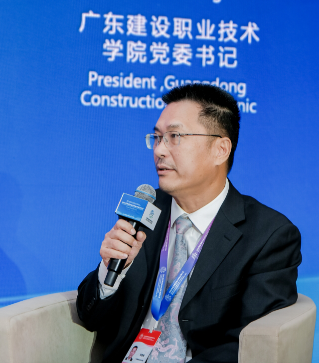1 李国章在会上发言.jpg